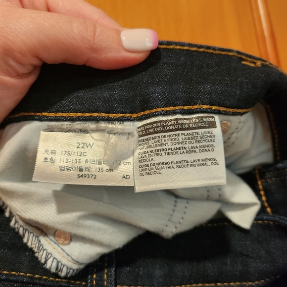 Levi's mid-length classic denim jean shorts plus size 22 - Picture 12 of 12